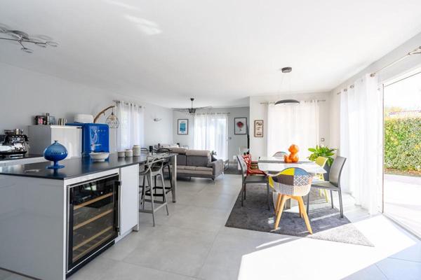 Maison Gorges 5 P . 4 Chs . 121.85 M² . T 883 M² . Garage . Piscine . Terrasses . Abri voiture