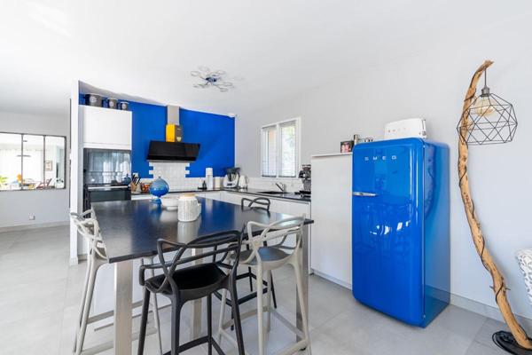 Maison Gorges 5 P . 4 Chs . 121.85 M² . T 883 M² . Garage . Piscine . Terrasses . Abri voiture