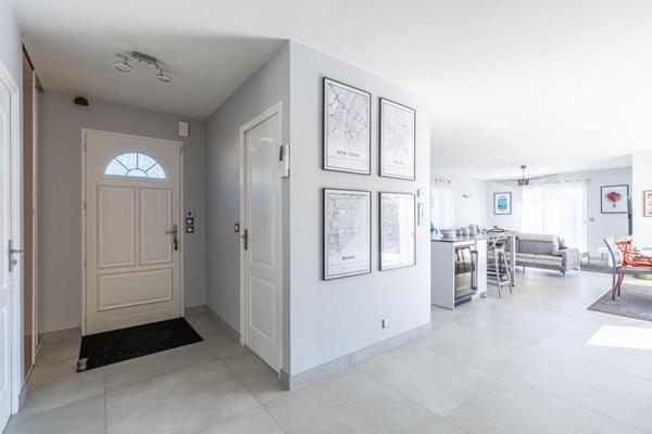 Maison Gorges 5 P . 4 Chs . 121.85 M² . T 883 M² . Garage . Piscine . Terrasses . Abri voiture