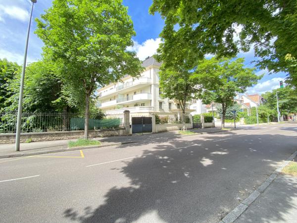Appartement
                                                                                                                                                                                                                                                                                                                        2 pièce(s)                                                                                                                                                                                                          1 chambre(s)                                                                                                                                                                                                          40.2  m²