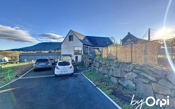 Maison à vendre    8 pièces • 169 m2 Murol