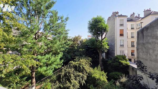 À 200 mètres du métro Pont de Neuilly – Deux pièces avec balcon sur jardin