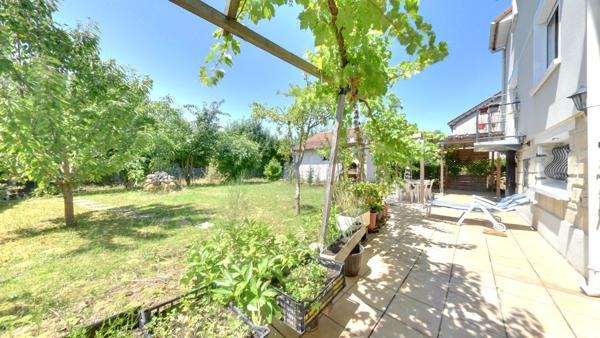 Maison 9 pièces - Roissy en Brie