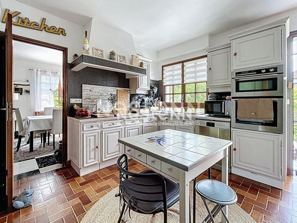 Maison familiale 5 chambres 153 m² sur sous sol total - LONGJUMEAU secteur pavillonnaire proche commodités et proximités