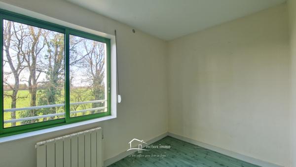Ensemble immobilier mixte avec ateliers et maison sur 2 478 m² à Saint Sauvant Saint-Sauvant (86600)
