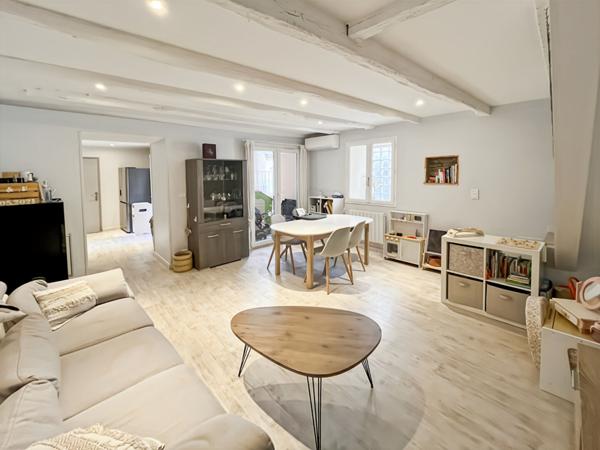 Maison Rognonas avec cour et terrasse