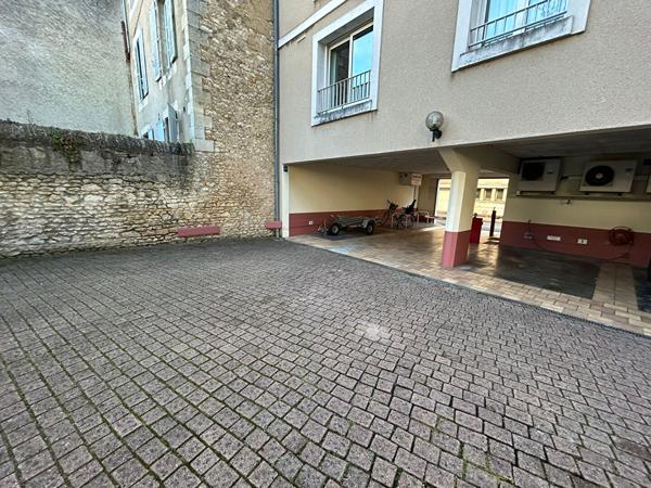 Local professionnel – Quartier préfecture – Poitiers Centre – 69.60 m²