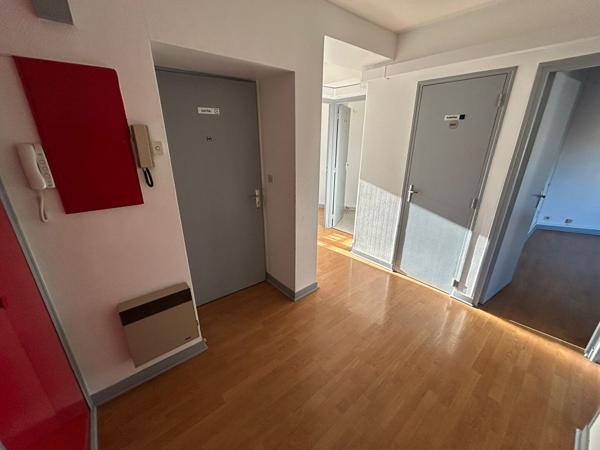 Local professionnel – Quartier préfecture – Poitiers Centre – 69.60 m²