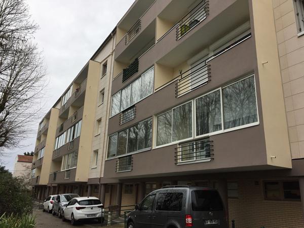 MONTREUIL, DANS UNE RESIDENCE AVEC ESPACES VERTS, PROCHE DE LA NOUVELLE LIGNE DE METRO 11 STATION LA DHUYS, 4 PIECES TRAVERSANT EST/OUEST AVEC RESSERRE ET BOX