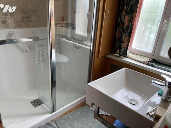 BUCQUOY - MAISON BOURGEOISE avec grange et jardin.