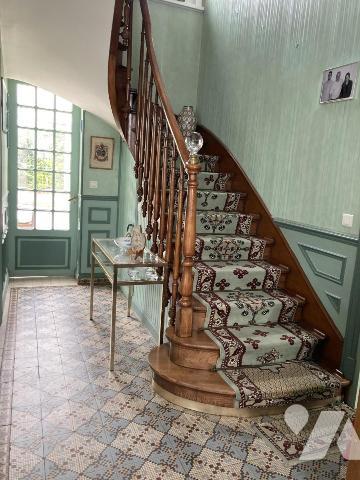 BUCQUOY - MAISON BOURGEOISE avec grange et jardin.