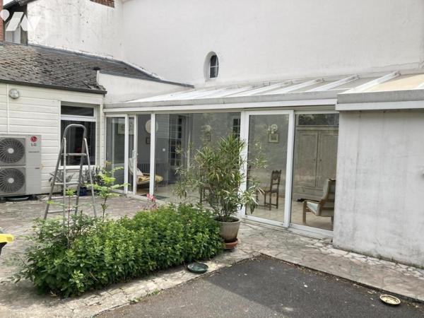 BUCQUOY - MAISON BOURGEOISE avec grange et jardin.