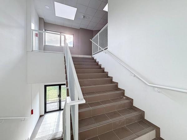 Location Bureau 1 pièces 310 m2 à Bourgoin-Jallieu