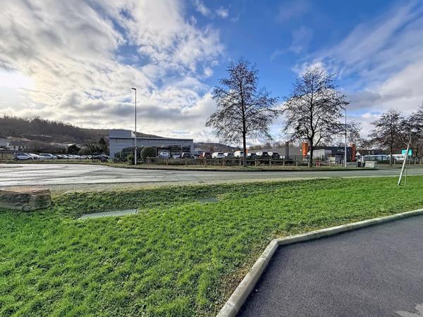 Location Bureau 1 pièces 310 m2 à Bourgoin-Jallieu