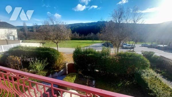 maison  T7 de 170 m2 sur 2 niveaux , grand garage de 110 m2 non attenant sur 2500 m2 de jardin