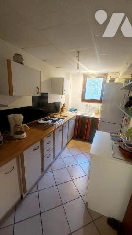 maison  T7 de 170 m2 sur 2 niveaux , grand garage de 110 m2 non attenant sur 2500 m2 de jardin