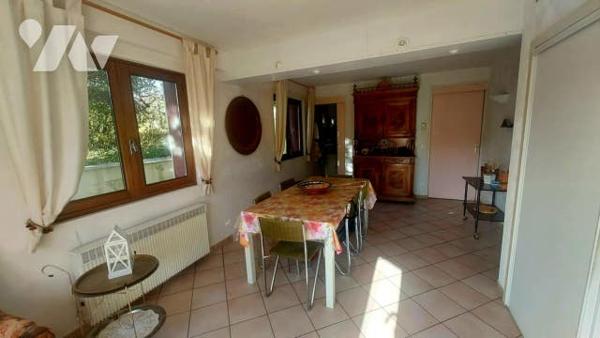 maison  T7 de 170 m2 sur 2 niveaux , grand garage de 110 m2 non attenant sur 2500 m2 de jardin