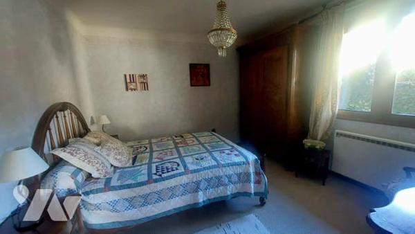 maison  T7 de 170 m2 sur 2 niveaux , grand garage de 110 m2 non attenant sur 2500 m2 de jardin