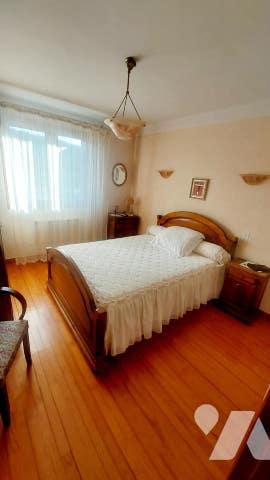 maison  T7 de 170 m2 sur 2 niveaux , grand garage de 110 m2 non attenant sur 2500 m2 de jardin