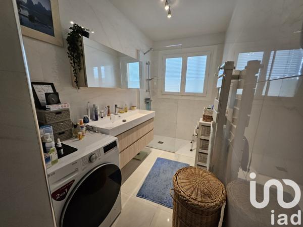 Appartement 3 pièces de 67 m² à Sanary-sur-Mer (83110)