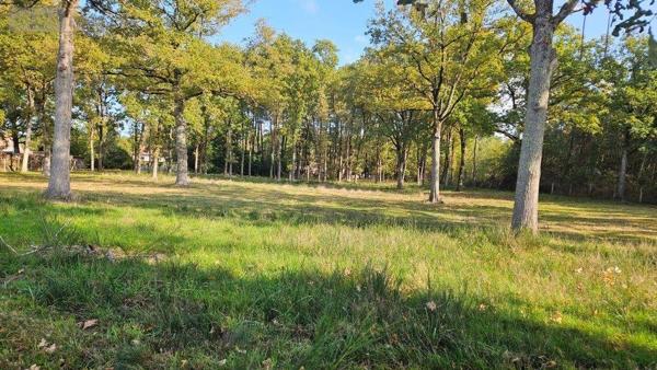 Terrain à Batir à vendre à La Suze-sur-Sarthe dans la Sarthe (72210), ref : HB-1786