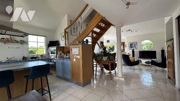 BELLE MAISON 4 CHAMBRES, TERRAIN 749 m², GARAGE