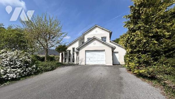 BELLE MAISON 4 CHAMBRES, TERRAIN 749 m², GARAGE