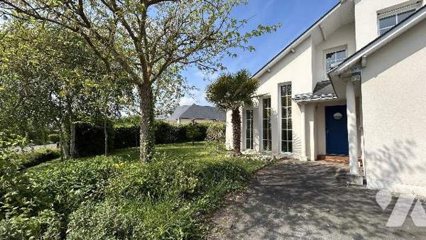 BELLE MAISON 4 CHAMBRES, TERRAIN 749 m², GARAGE