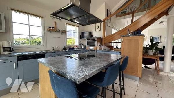 BELLE MAISON 4 CHAMBRES, TERRAIN 749 m², GARAGE