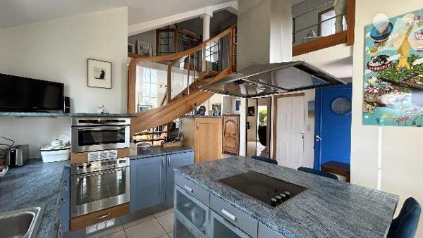 BELLE MAISON 4 CHAMBRES, TERRAIN 749 m², GARAGE