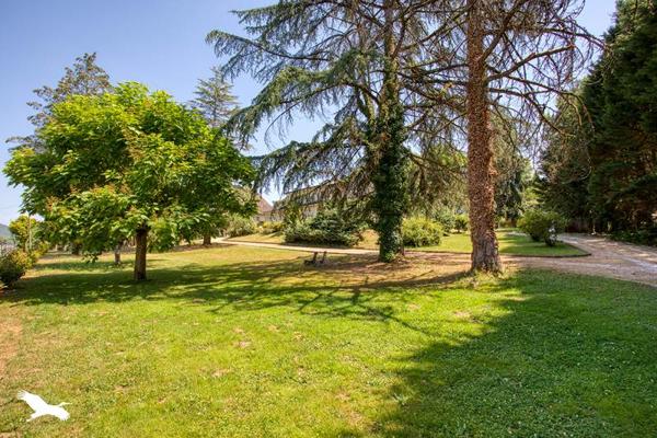 Maison à vendre 355 232 € La Feuillade 7 p 255 m² DPE D