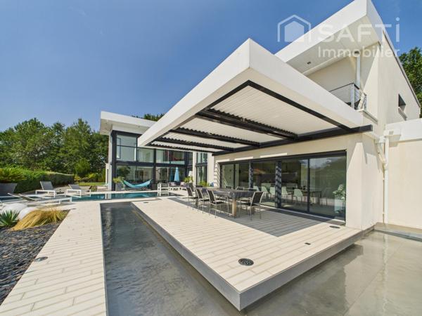 BORDEAUX 20MN - VILLA D'ARCHITECTE SUR LE GOLF - PISCINE - ASCENSEUR - GARAGE - 5 CHAMBRES
