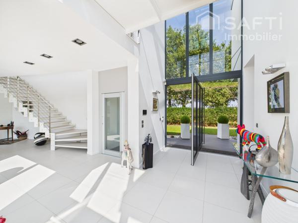 BORDEAUX 20MN - VILLA D'ARCHITECTE SUR LE GOLF - PISCINE - ASCENSEUR - GARAGE - 5 CHAMBRES