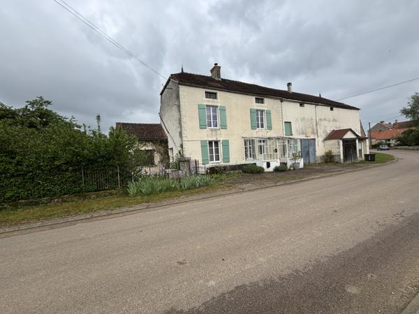 QUEMIGNY SUR SEINE ( 21) belle maison année 1837 de 125 m² avec 2400m² de terrain /dépendances  Quemigny-sur-Seine (21510)