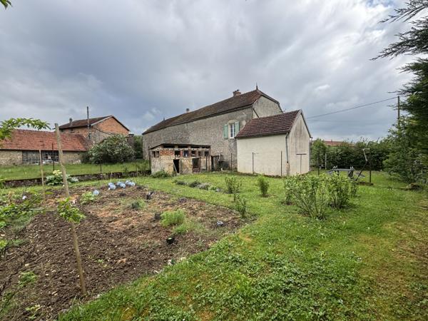 QUEMIGNY SUR SEINE ( 21) belle maison année 1837 de 125 m² avec 2400m² de terrain /dépendances  Quemigny-sur-Seine (21510)