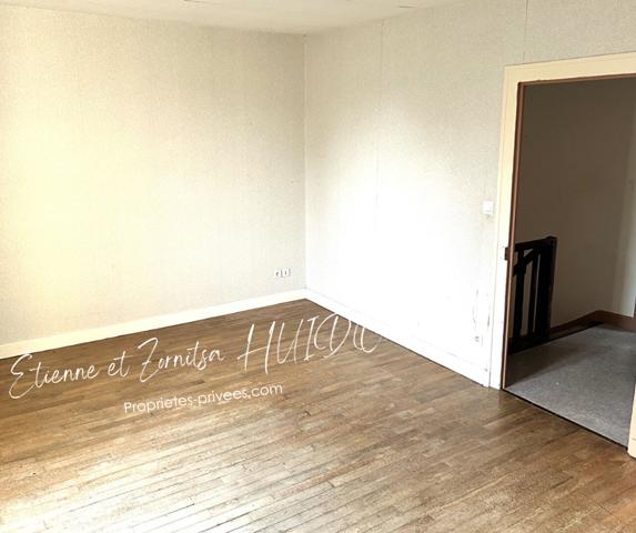 Deux Maisons Pruniers 10 pièce(s) 256 m2 Centre-bourg