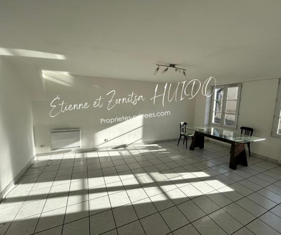 Deux Maisons Pruniers 10 pièce(s) 256 m2 Centre-bourg