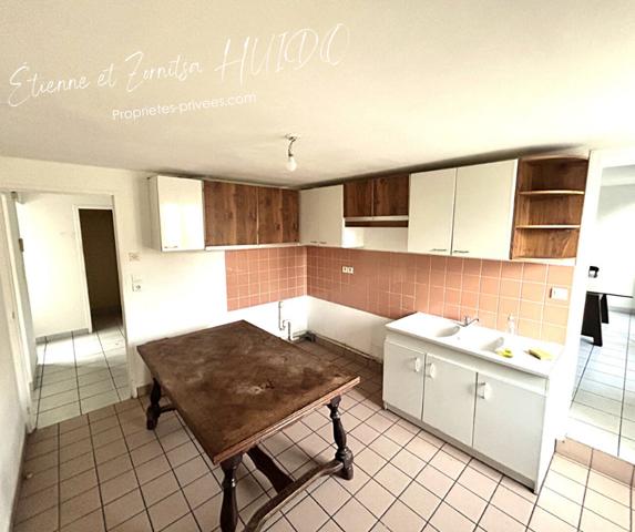 Deux Maisons Pruniers 10 pièce(s) 256 m2 Centre-bourg