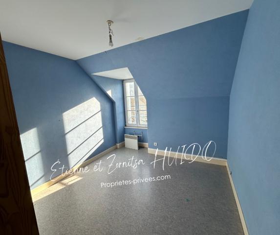 Deux Maisons Pruniers 10 pièce(s) 256 m2 Centre-bourg