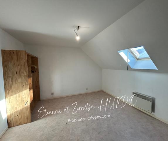 Deux Maisons Pruniers 10 pièce(s) 256 m2 Centre-bourg