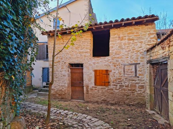 Maison en pierre à réhabiliter – Saint-Amour (centre-ville)