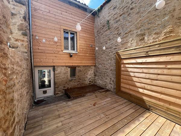 Maison centre de Gencay , 61m²  2 chambres et terrasse.