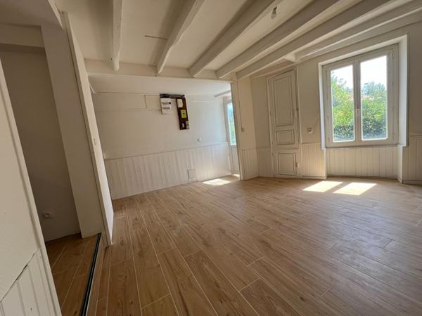 Maison centre de Gencay , 61m²  2 chambres et terrasse.