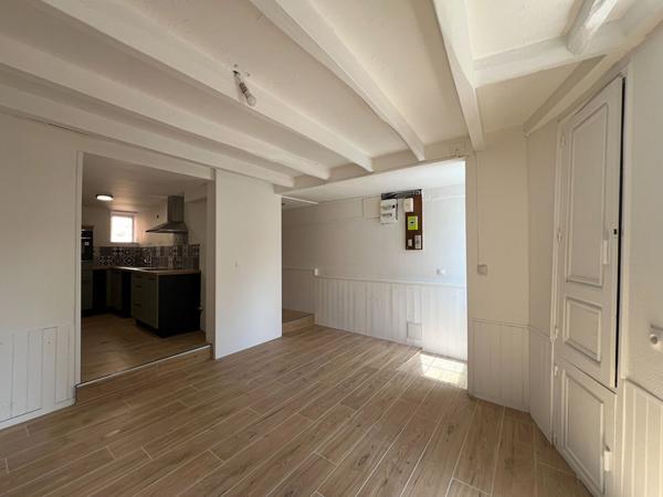 Maison centre de Gencay , 61m²  2 chambres et terrasse.