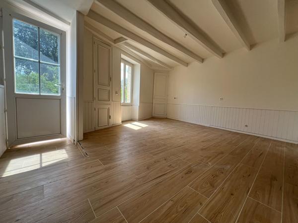 Maison centre de Gencay , 61m²  2 chambres et terrasse.