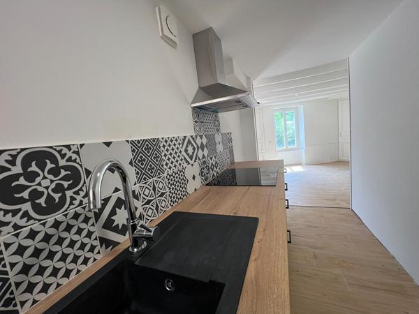 Maison centre de Gencay , 61m²  2 chambres et terrasse.