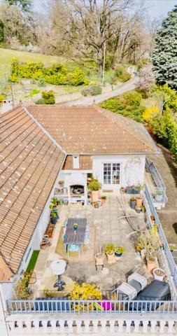 BRIGNAIS  Appartement toit-terrasse 200 m²  Vue dégagée