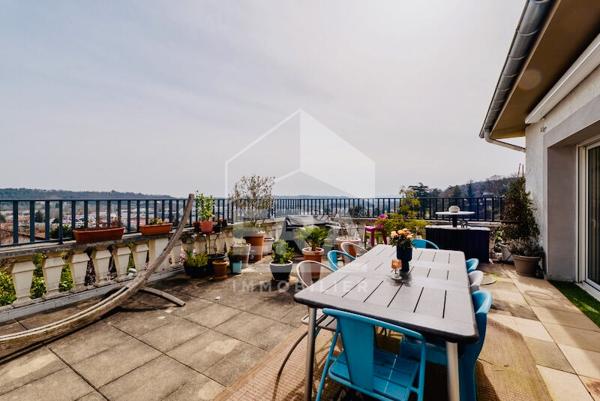 BRIGNAIS  Appartement toit-terrasse 200 m²  Vue dégagée