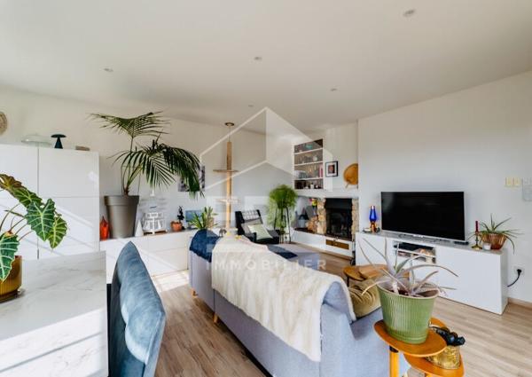 BRIGNAIS  Appartement toit-terrasse 200 m²  Vue dégagée