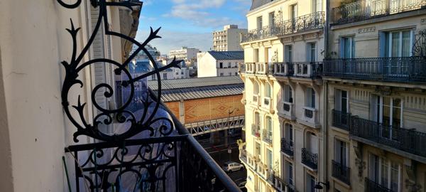 Paris (75015) PROCHE TOUR EIFFEL - 3 pièces en étage élevé avec balcon